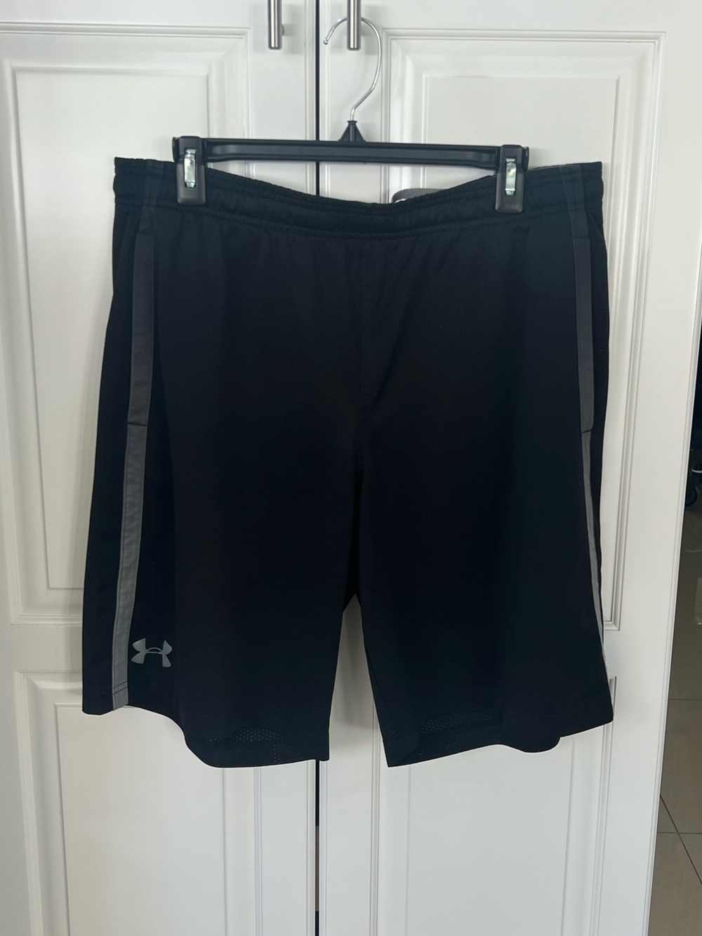 Under Armour men’s pull up Shorts size XL